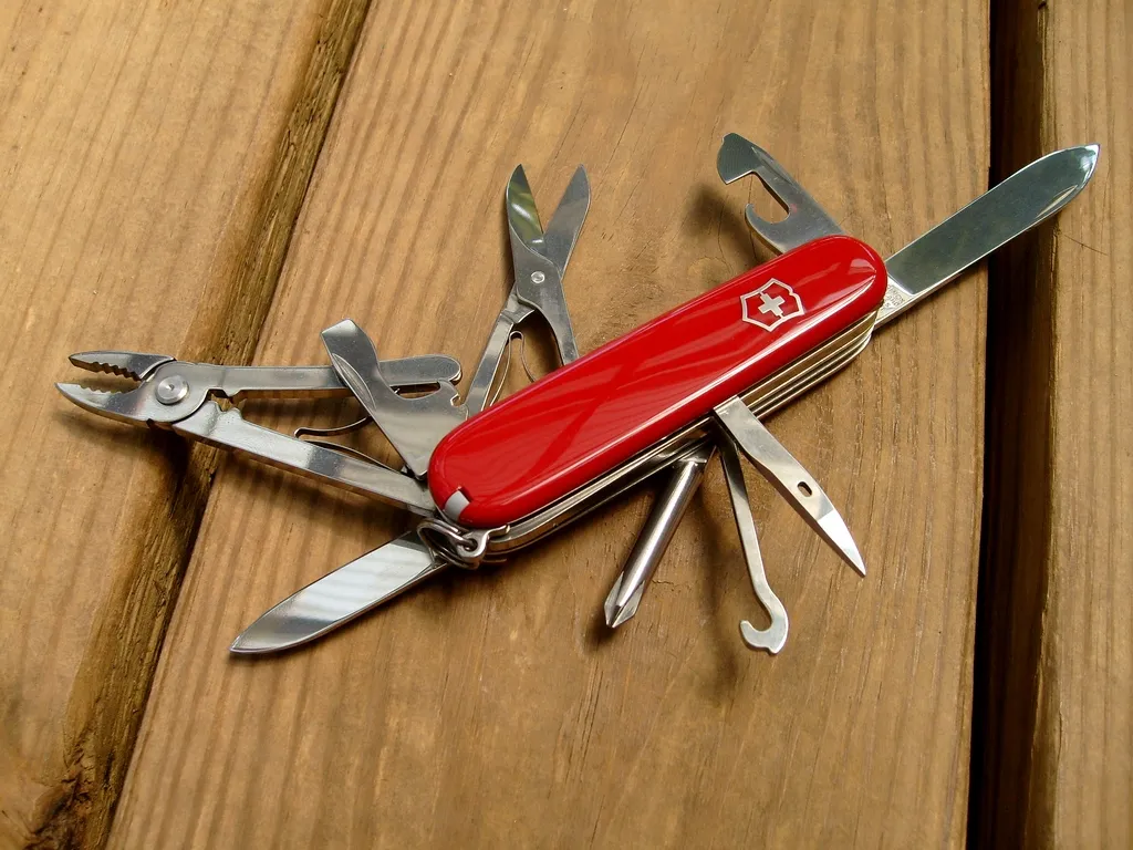 Victorinox swiss army knife — Chapter 3: When Gadgets Dissolve Into Features